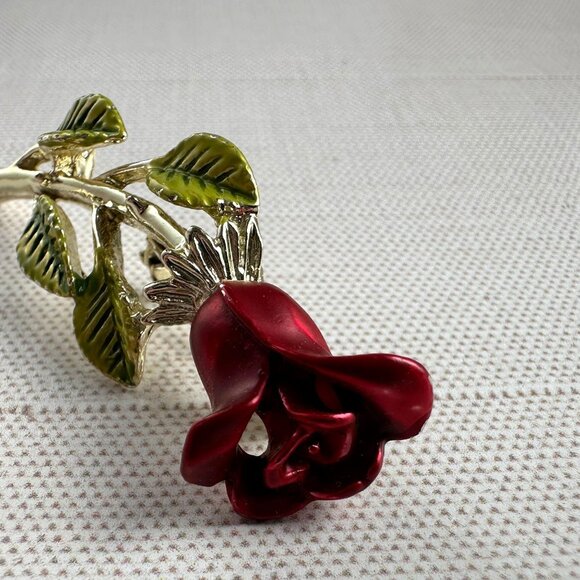 Red Rose Enamel Brooch Pin Gold Tone With Green Leaf Accents Vintage - Picture 3 of 10